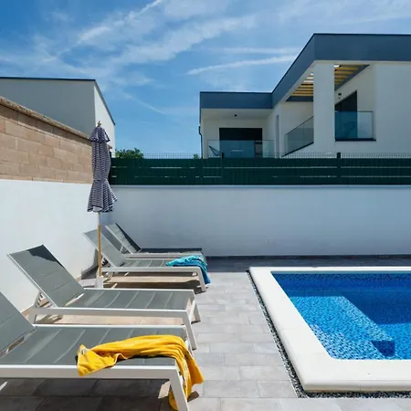 Vila Tony By Guide *